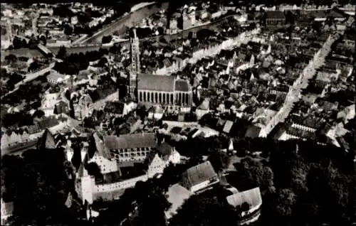 Ak Landshut in Niederbayern, Luftaufnahme von  Innenstadt, Kirchen,  Gebäude