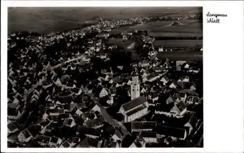 Ak Langenau in Württemberg, Luftaufnahme,  Häuserdachansicht, Kirche im Vordergrund
