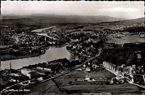 Ak Laufenburg am Hochrhein, Luftaufnahme, Rhein, grüne Landschaft,  Gebäude