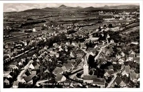 Ak Faurndau an der Fils Göppingen in Württemberg, Luftaufnahme von  Fils, Häuser und Kirche, länd