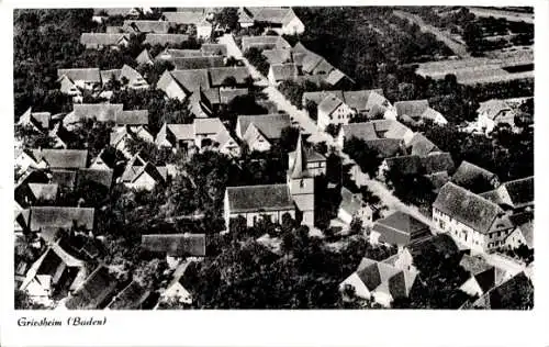 Ak Griesheim Offenburg in Baden Schwarzwald, Luftaufnahme von Griesheim, Kirche, Wohnhäuser, Land