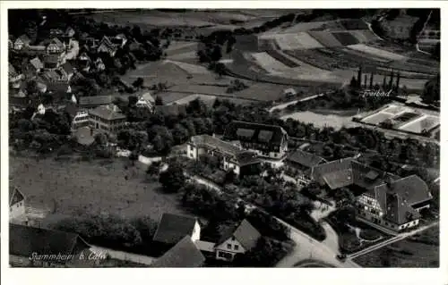 Ak Stammheim Calw im Schwarzwald, Luftaufnahme von Stammheim, Freibad, umliegende Landschaft