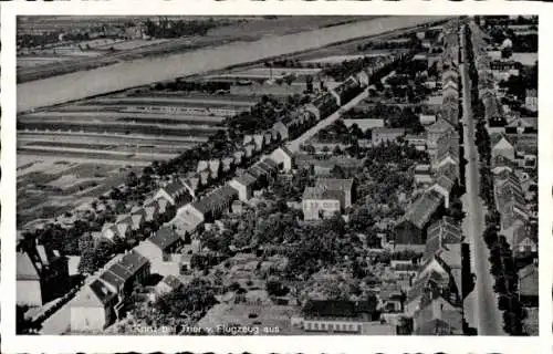 Ak Konz an der Mosel, Luftaufnahme von Konz, Wohngebiete, Mosel im Hintergrund, Häuser, Straßen