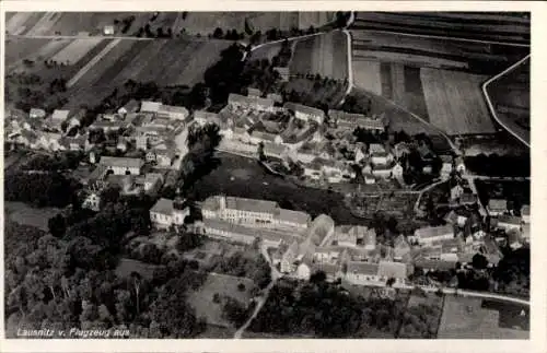 Ak Laußnitz Sachsen, Luftaufnahme von  ländliche Umgebung, Häuser am Hang