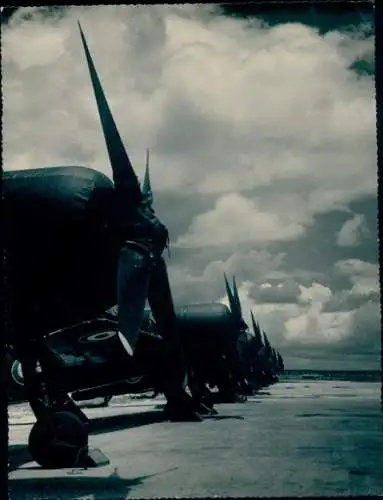 Foto Britische? Militärflugzeuge, Royal Air Force