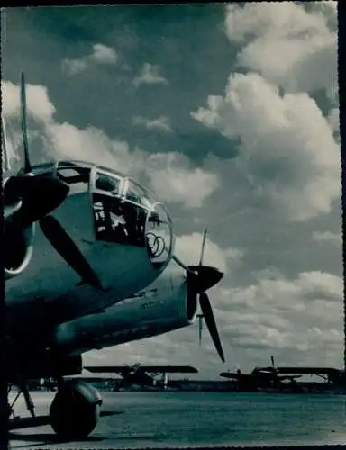 Foto Flugzeuge, Militärflugzeuge, Propeller