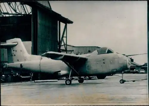 Foto Militärflugzeug, Flugzeug, Halle