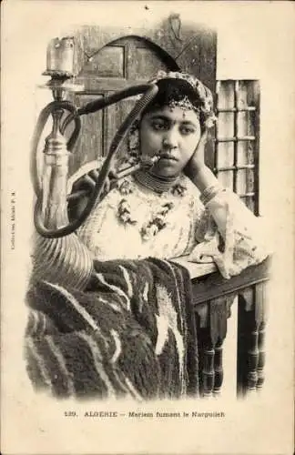 Ak Algerien, Araberin raucht Wasserpfeife, Maghreb