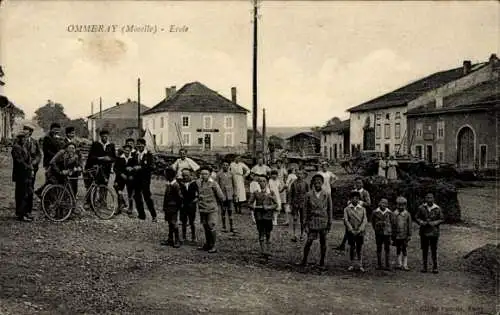 Ak Ommeray Ommerich Lothringen Moselle, Schule, Kindergruppe, Fahrräder