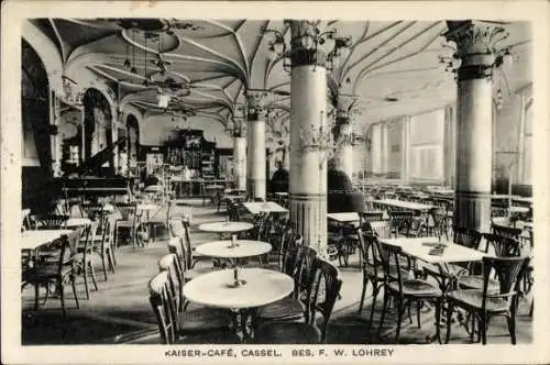 Ak Cassel Kassel in Hessen, Kaiser-Café,  Inneneinrichtung, Tische, Stühle, Klavier