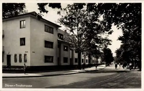 Ak Düren im Rheinland, Gebäude an der Tivolistrasse, Bäume, Straße, Schwarz-Weiß-Fotografie