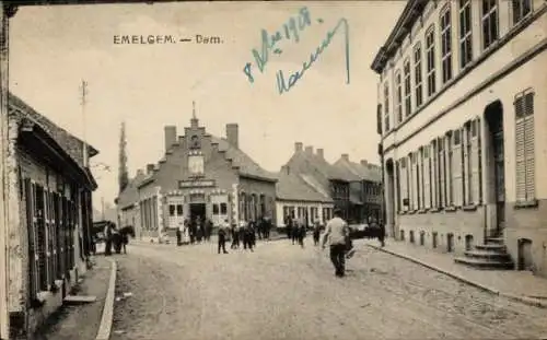 Ak Emelgem Emelghem Izegem Iseghem Westflandern,  Straße mit Häusern und Menschen,  Stimmung