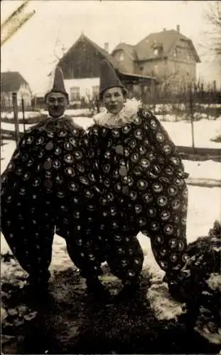 Foto Ak Deutschland unbekannt, Fastnacht, zwei Harlekine