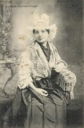 Ak Coiffe et Costume d'Anjou, Frau in Tracht