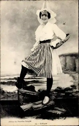 Ak Frau in französischer Volkstracht, Porträt