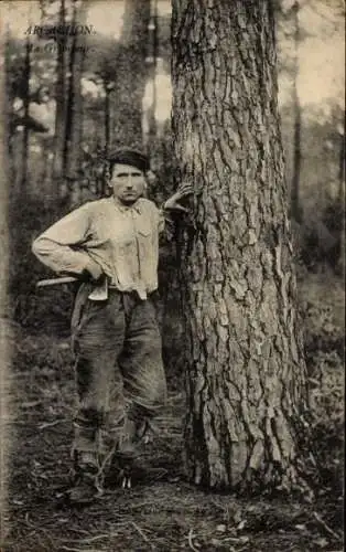 Ak Le Gripper, Mann am Baum stehend