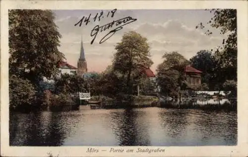 Ak Mors Dänemark, Stadtgraben, Kirche, Bäume, Wasser, Häuser