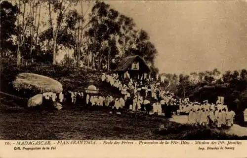 Ak Flanarantsoa Madagaskar, Ecole des Freres, Procession de la Fete Dieu, Mission des PP. Jesuites