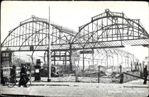 Ak Rotterdam Südholland Niederlande, Bahnhofsgebäude, Auto Stalling, historische Architektur