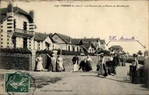 Ak Pornic Loire Atlantique, Chalets, Menschen auf dem Gehweg, Villa Marcelle im Hintergrund