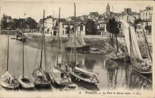 Ak Pornic Loire Atlantique, Hafen mit Booten, Häuser im Hintergrund, ruhiges Wasser, maritimes Am