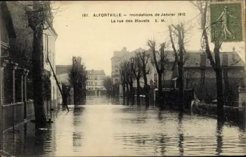 Ak Alfortville Val de Marne, Inundationen im Januar 1910, La rue des Bleuets, Flutwasser, Bäume