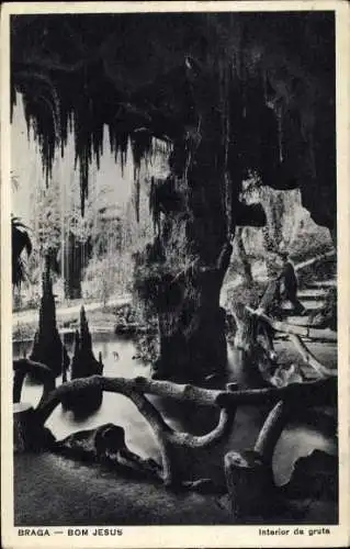 Ak Braga Portugal, Schöne Höhle, Stalaktiten, Stalagmiten, geheimnisvolle Atmosphäre