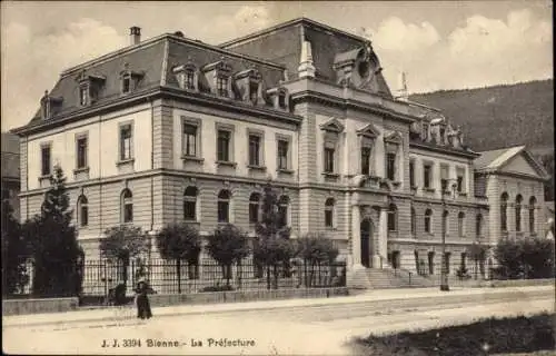 Ak Biel Bienne Kt. Bern, La Préfecture,  Architektur, schwarz-weiße Fotografie