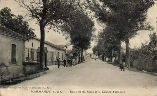 Ak Marmande Lot-et-Garonne, Straße von Bordeaux, Caserne Tampoure, Bäume, Menschen