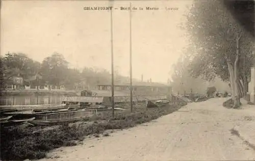 Ak Champigny sur Marne Val de Marne, Bord de la Marne, Lavoir, Boote am Ufer, Weg entlang des Flu