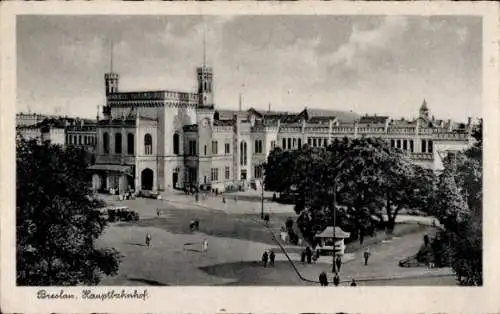 Ak Wrocław Breslau Schlesien, Hauptbahnhof,  Architektur, Menschen auf der Straße, Autos