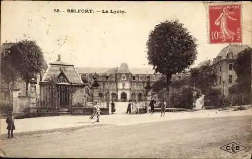 Ak Belfort Beffert Beffort Territoire de Belfort, Blick auf das Lycée, Bäume, Menschen,  Architek
