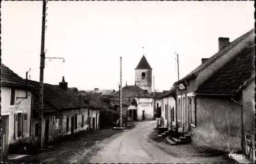 Ak St-Etienne-de-Vicq Allier, Rue principale, Kirchturm