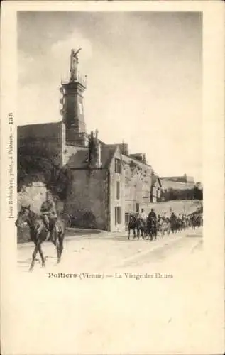 Ak Poitiers Vienne, Historische Gebäude, Statue, Pferde, Straßenansicht