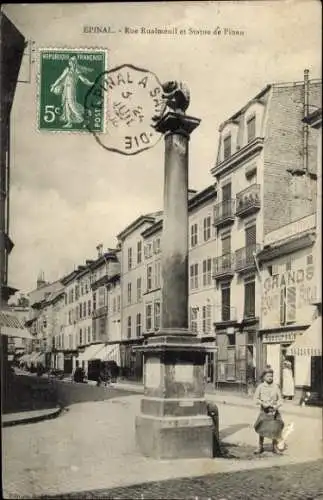 Ak Épinal Lothringen Vosges, Stadtansicht, Statue de Pinau, Rue Rualménil, Poststempel, französis