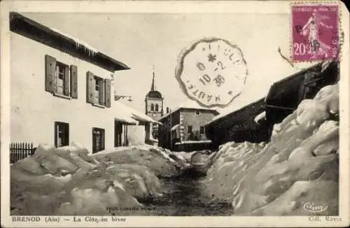 Ak Brénod Ain, Schneebedeckte Straße, Winterlandschaft, alte Gebäude, Glockenturm