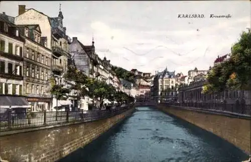 Ak Karlsbad in Baden, Blick auf die Kreuzstraße, Gebäude am Wasser, Flussufer, Stadtansicht