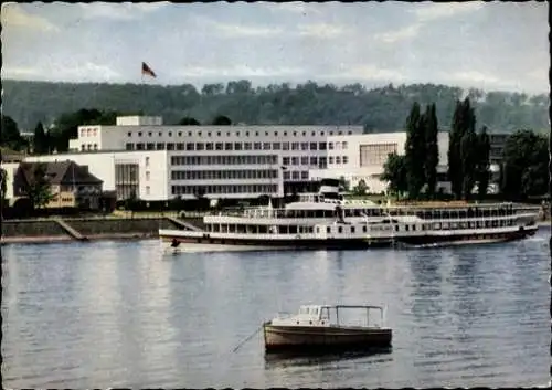 Ak Bonn am Rhein, Bundeshaus, Schiff auf dem Wasser, ruhige Wasseroberfläche, Bäume im Hintergrun