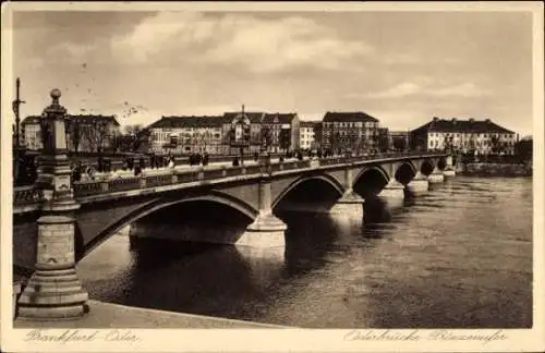Ak Frankfurt an der Oder, Brücke, Fluss, Häuser, Spaziergänger,  , 1933
