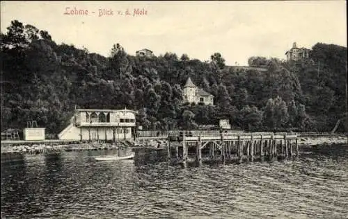 Ak Lohme auf Rügen,  Blick auf die Mole, Hafen, Gebäude, Boot