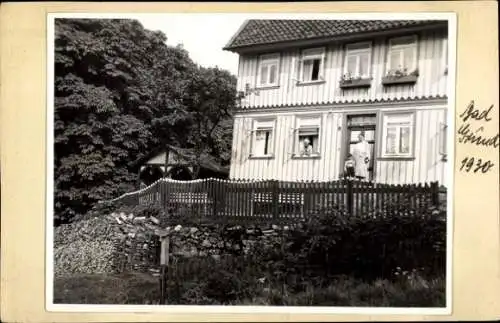 Ak Bad Grund im Harz, Gebäude, Frau mit Kind, 1930