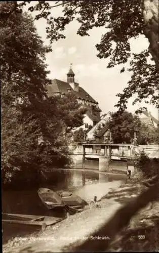 Ak Lübben im Spreewald, Lübben, Spreewald, Schleuse, Boote, Brücke, Natur
