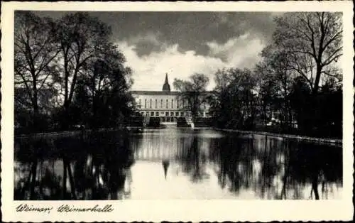 Ak Weimar in Thüringen, Blick übers Wasser zur Weimarhalle