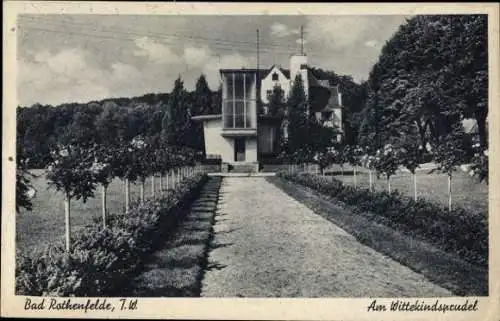 Ak Bad Rothenfelde am Teutoburger Wald, Stilvolles Gebäude, Gartenweg, Bäume, Schwarz-Weiß