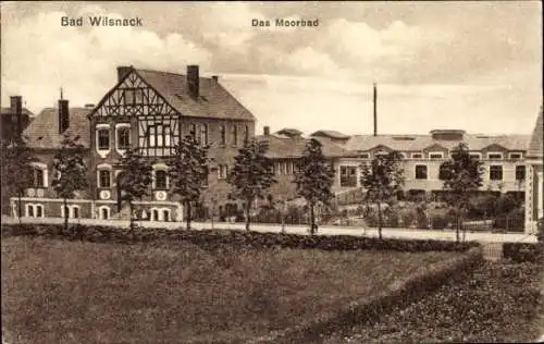 Ak Bad Wilsnack in der Prignitz, Historisches Gebäude, Moorbad, Bäume, Straße, Himmel