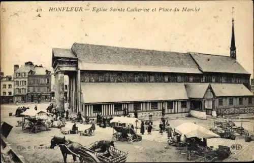 Ak Honfleur Calvados, Église Sainte Catherine et Place du Marché