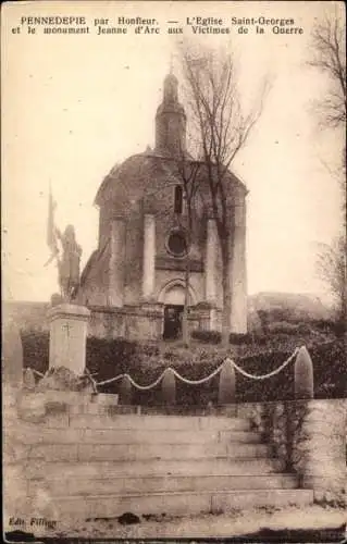 Ak Pennedepie Calvados, Kirche Saint-Georges, Monument Jeanne d'Arc aux Victimes de la Guerre