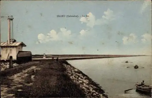Ak Isigny sur Mer Calvados, Landschaft mit Wasser, Booten, Leuchtturm, Küste
