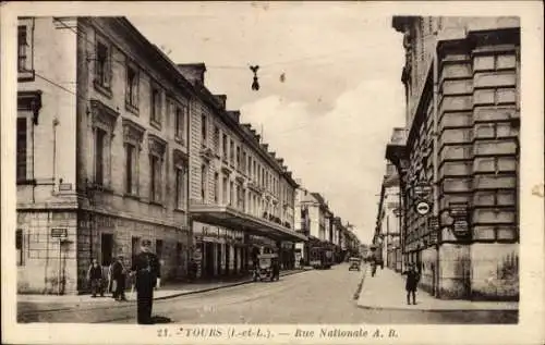 Ak Tours Indre et Loire, Straße mit Gebäuden, Straßenbahn, Personen,  Architektur