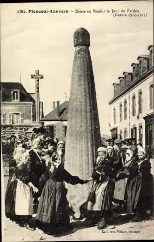 CPA Plonéour Lanvern Finistère, Danse au Menhir le Jour fu Pardon